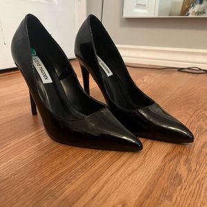 Steve Madden Black Pumps